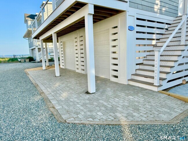 Foto del edificio - 691 Fairfield Beach Rd