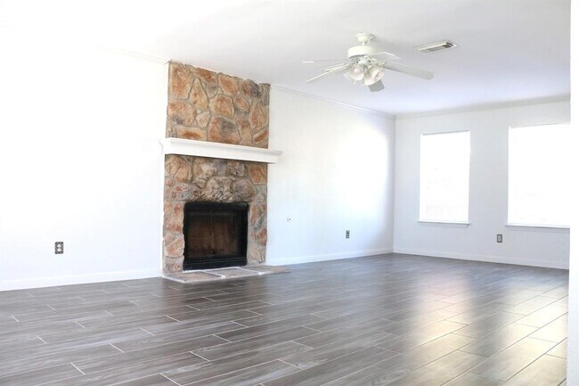 Foto del edificio - 7806 Stonehaven Dr