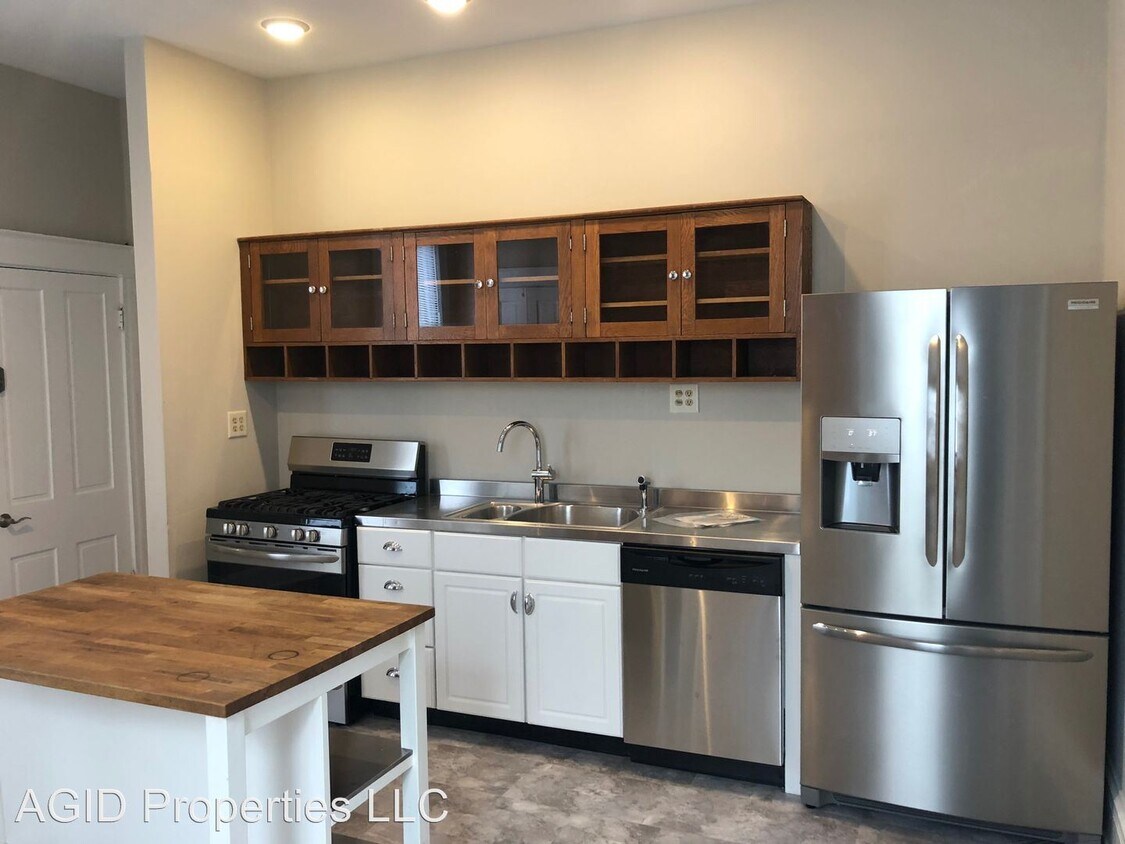 Foto principal - 1108-1112 Cross Ln