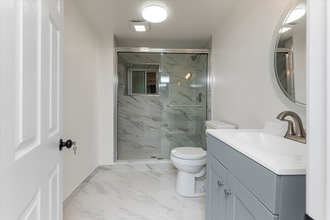 Foto del edificio - 5639 N Artesian Ave
