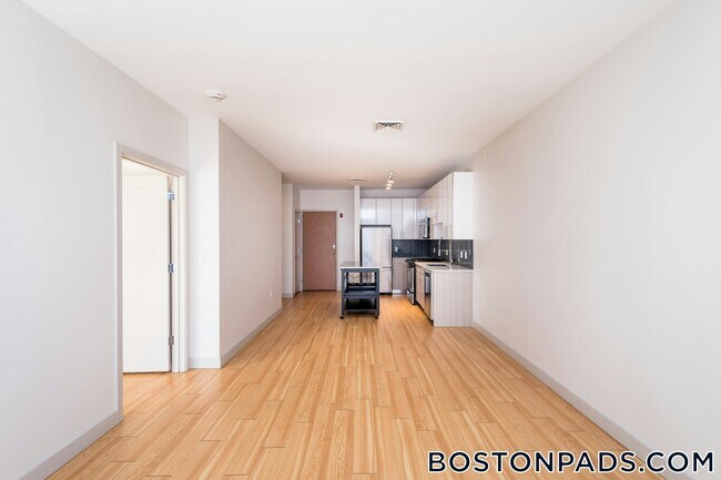 Building Photo - 320 D St