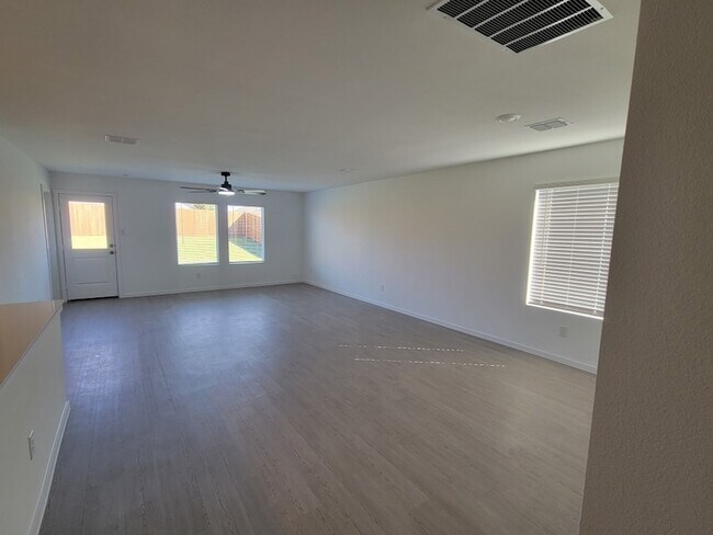 Foto del edificio - 1612 Parlier St