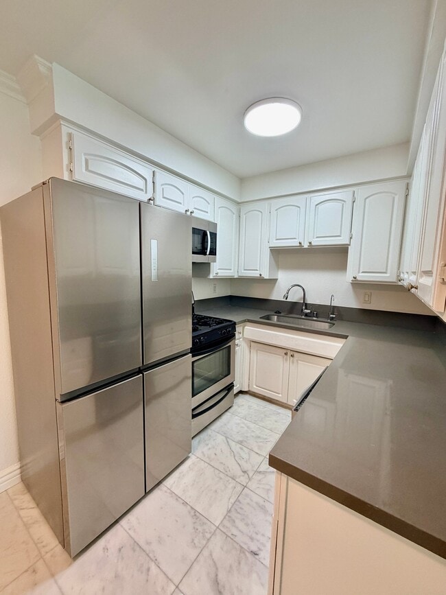 Photo - 1595 E Chevy Chase Dr (Glendale, CA) Apartment