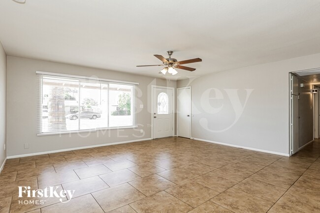 Building Photo - 4606 W Rose Ln