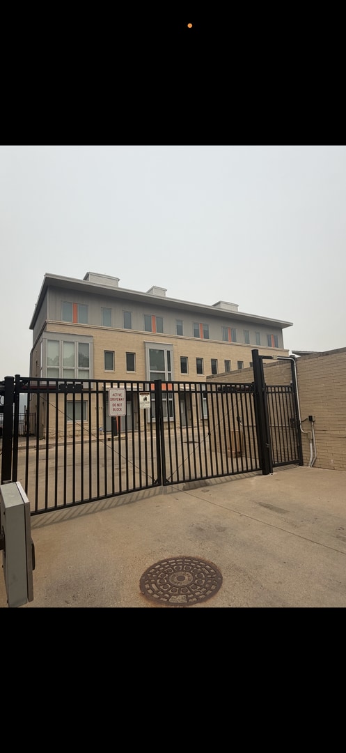 Building Photo - 5283 Holmes St