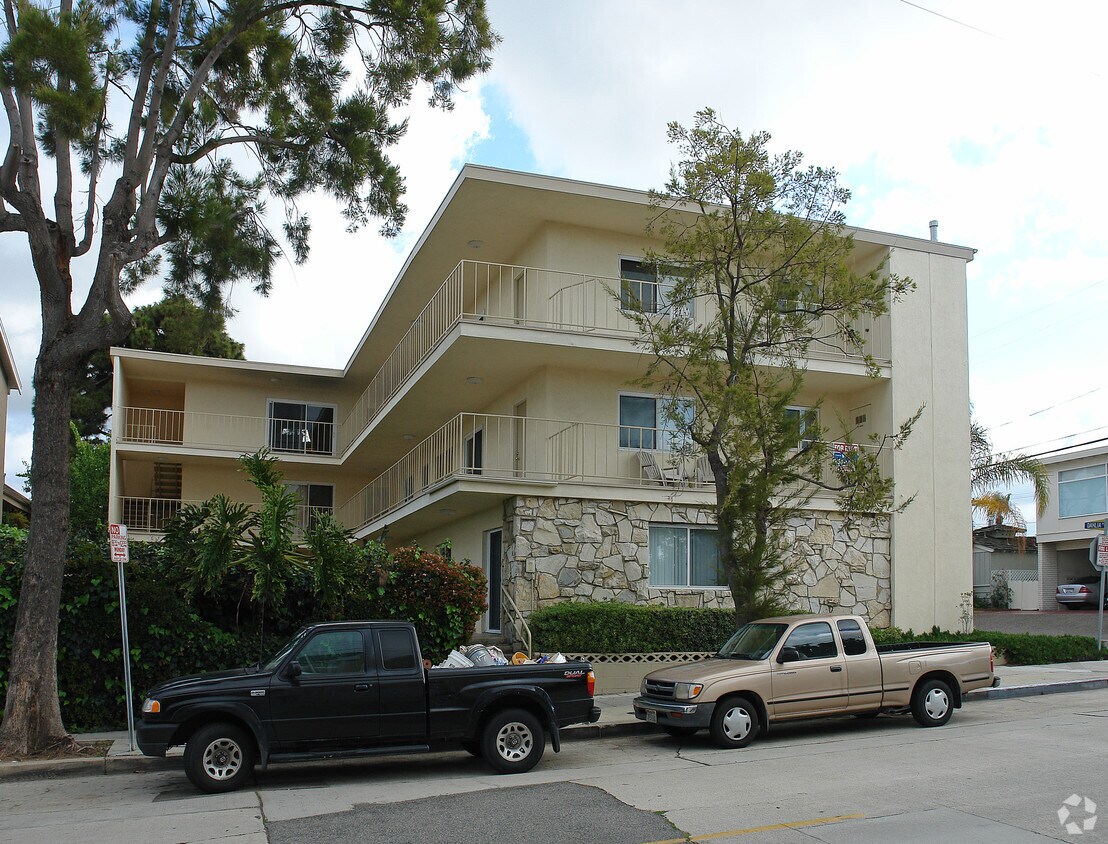 Primary Photo - 2530 Seaview Ave