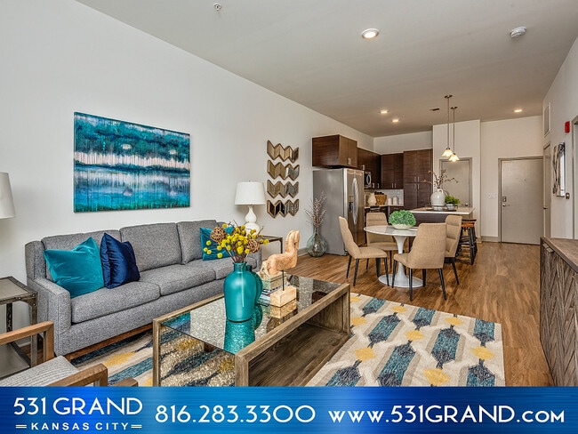 One-bedroom living room - 531 Grand