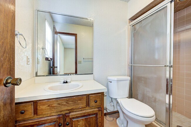 Foto del edificio - 1036 Tall Oaks Dr