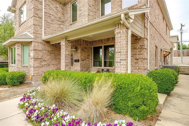 Building Photo - 2736 Sandage Ave
