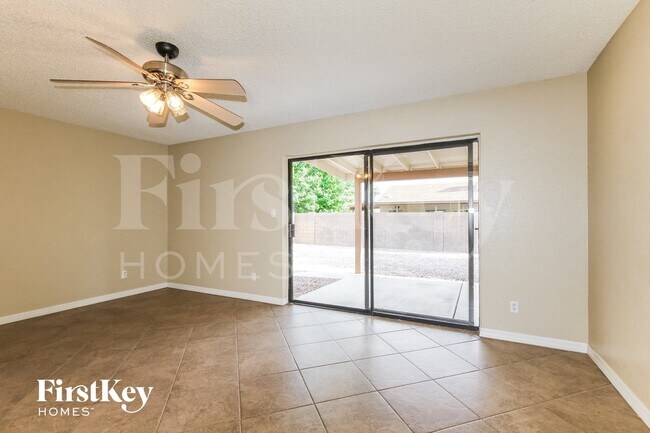 Building Photo - 5203 W Sandra Terrace