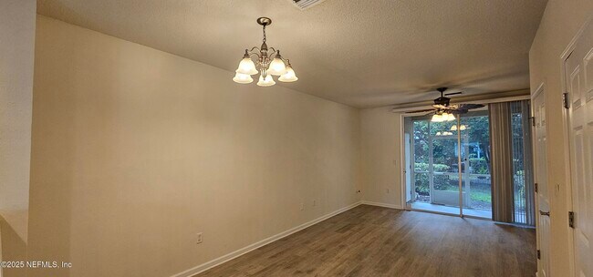 Foto del edificio - 8100 Summer Palm Ct