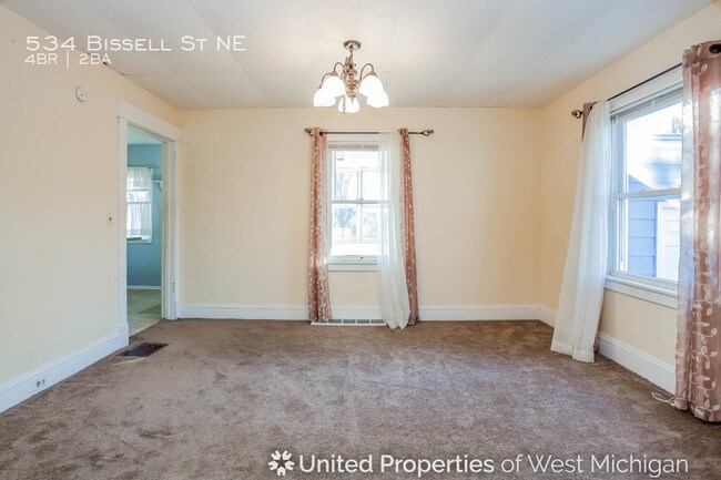 Building Photo - 534 Bissell St NE