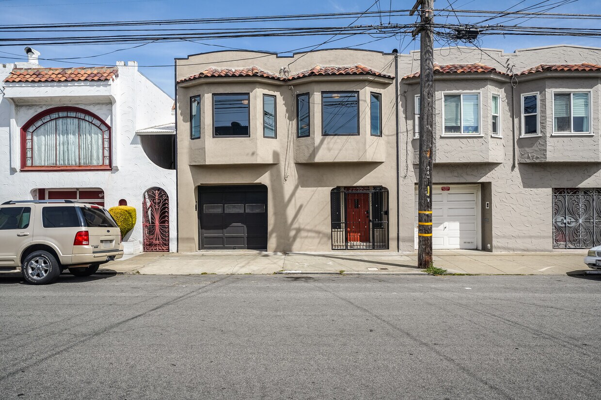 Primary Photo - 762 Brunswick St