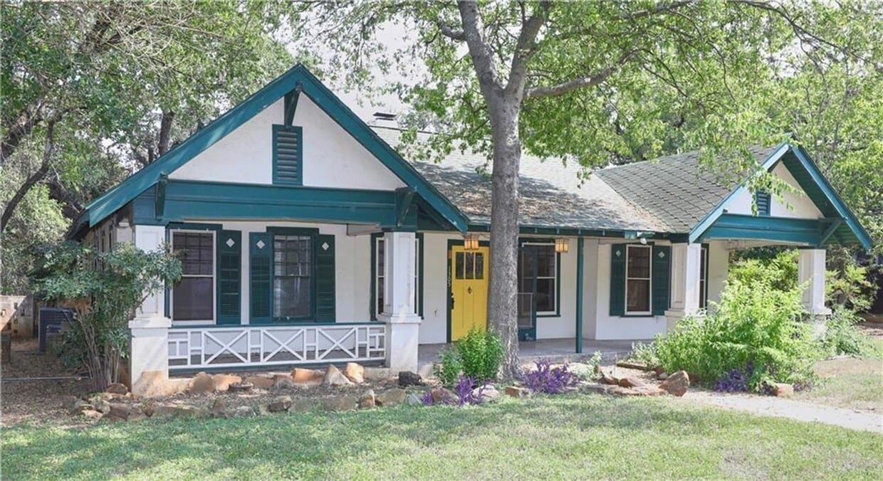 Primary Photo - 1305 Lorrain St