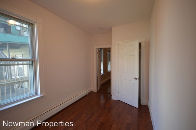 Building Photo - 224 Chelsea St