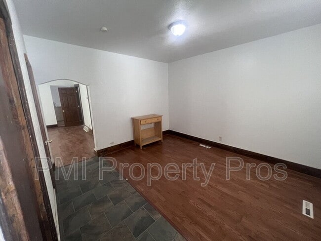 Building Photo - 2853B N Booth St