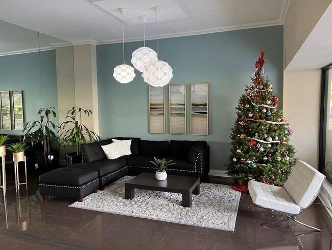 Foto del edificio - 2500 NE 135th St