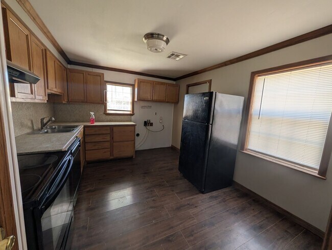 Building Photo - 2 Bedroom House Pryor