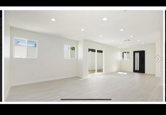 Foto del edificio - 6638 Lindley Ave