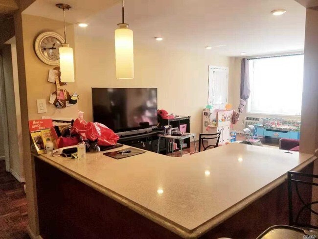 Foto del edificio - 42-65-65 Kissena Blvd