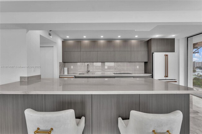 Foto del edificio - 19355 Turnberry Way