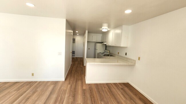 Building Photo - 4051 Park Center Ln