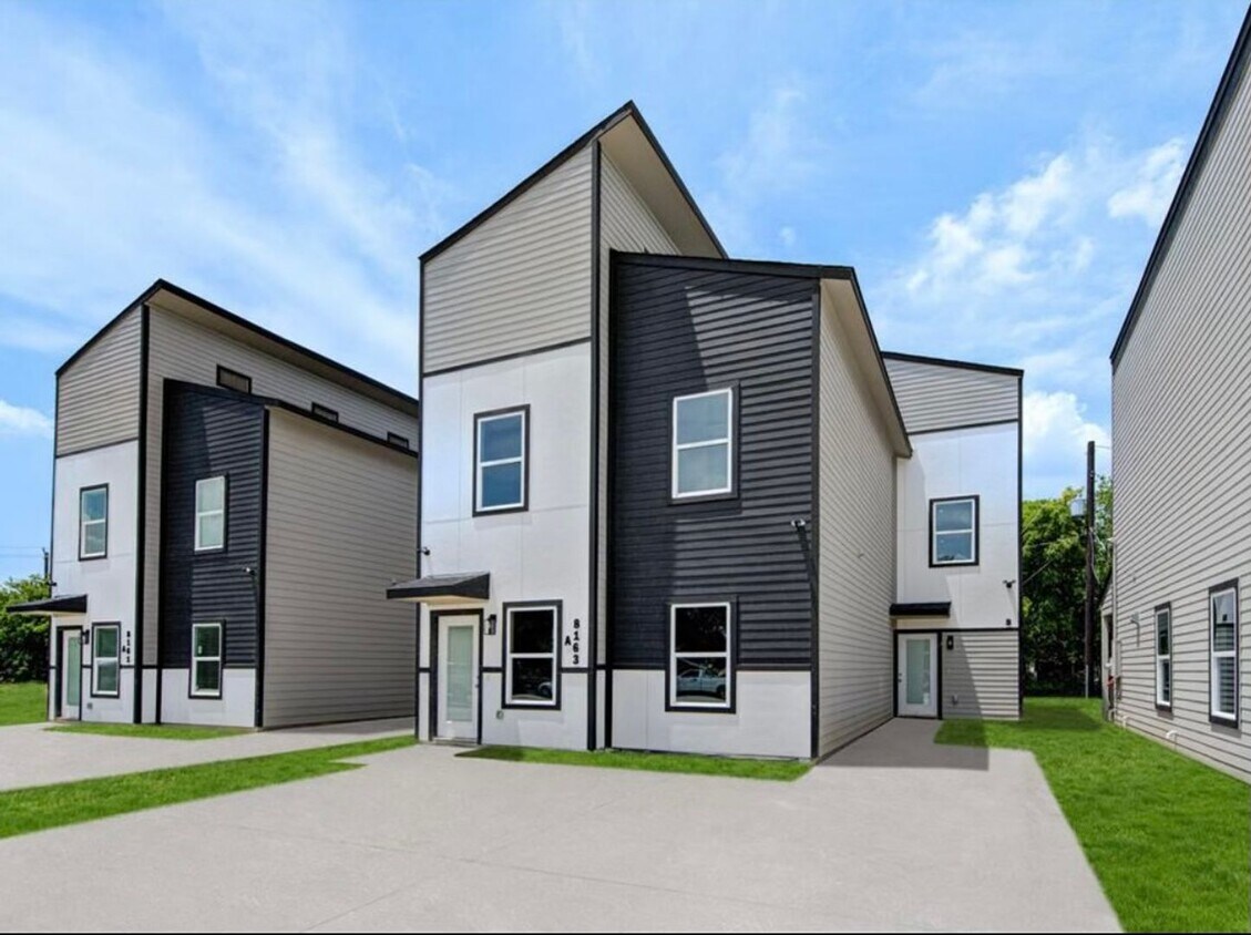 Foto principal - Brand new 3-bedroom, 3-bathroom townhome, ...