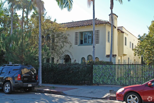 Building Photo - 1813-1817 Grace Ave