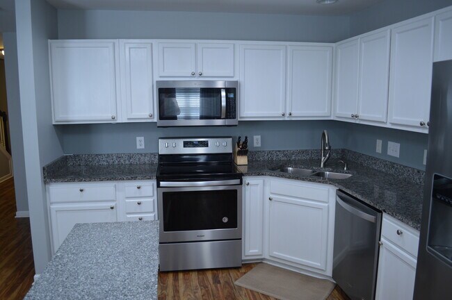 Building Photo - 147 Arlington Downs Blvd