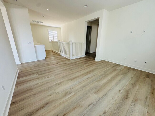 Building Photo - 8631 Mission Villa Dr