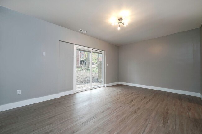 Building Photo - Brand New 2 bedroom Remodel with parking