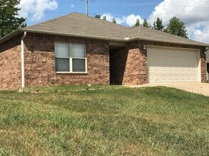 Building Photo - 6017 Trammel Estates Dr