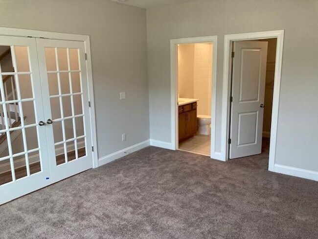 Foto del edificio - 543 Bistle Drive - Bev Roberts Rentals and...