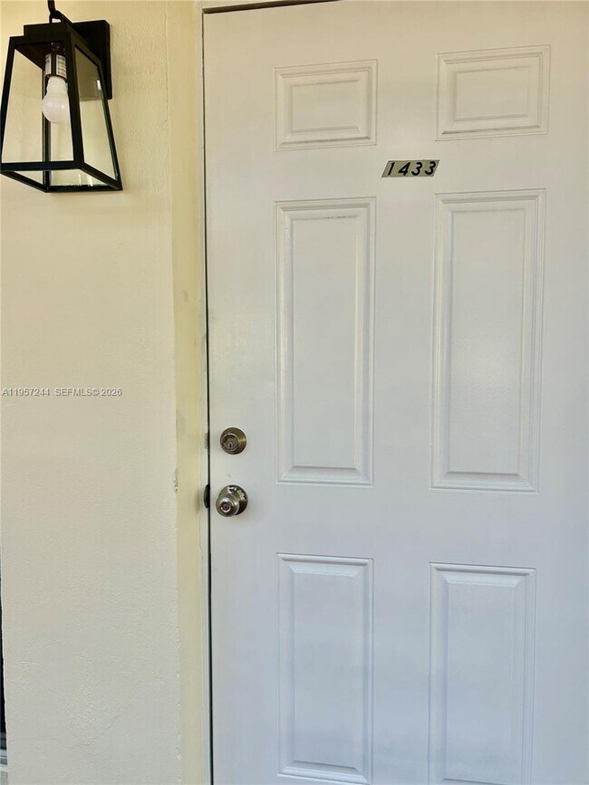 Foto del edificio - 1433 NE 22nd St