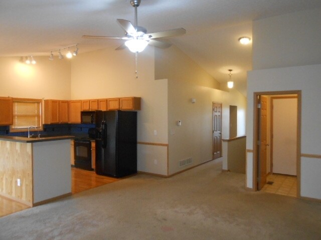 Foto del edificio - 3195 Weeping Spruce Dr