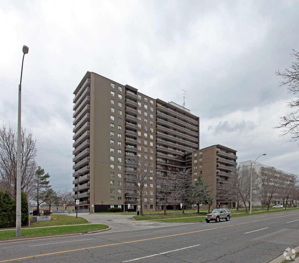 Building Photo - 180 Markham Rd