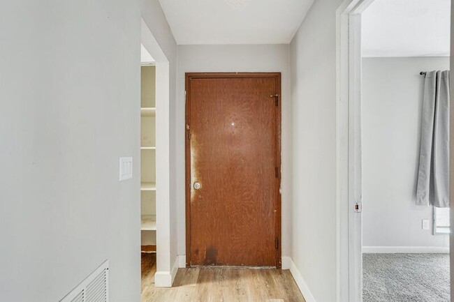 Foto del edificio - 1638 Madras St SE