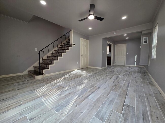 Building Photo - 2720 N Lyons Dr