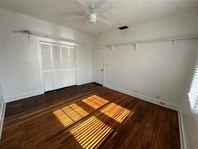 Foto del edificio - 411 SW 19th St