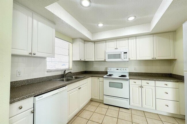 Foto del edificio - 3010 Holly Ave