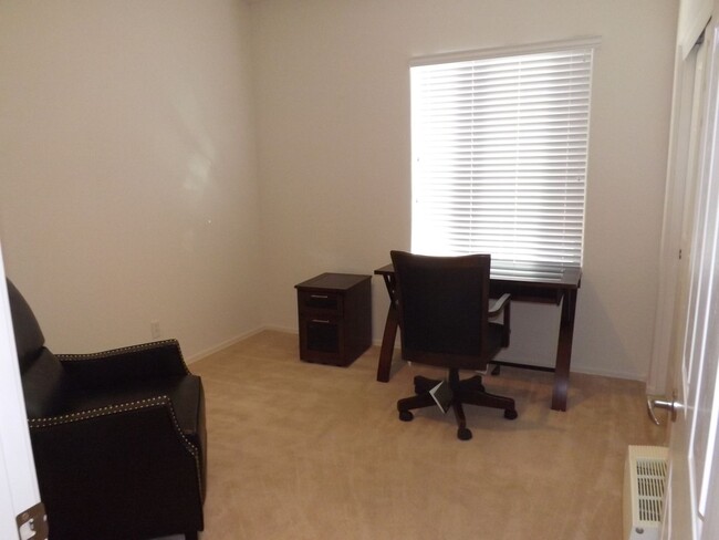 Building Photo - Furnished 1bedroom/2bath home with private...