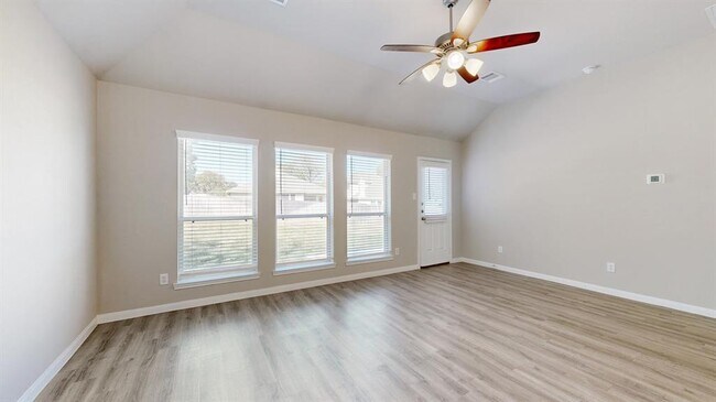 Building Photo - 515 Fantasy Ln