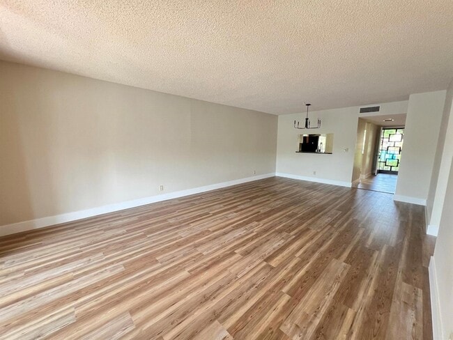 Foto del edificio - 7320 Amberly Ln