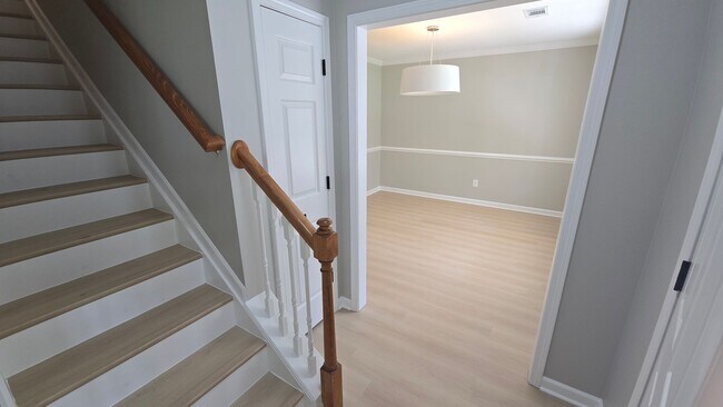 Building Photo - 614 Summerhill Dr