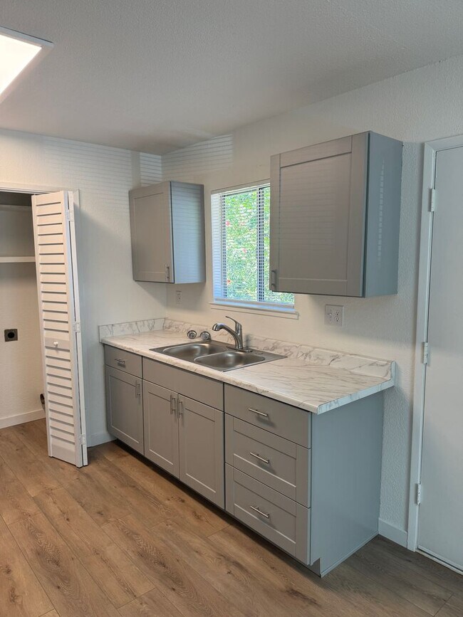 Foto del edificio - Newly renovated Cottage in Shasta Lake City!