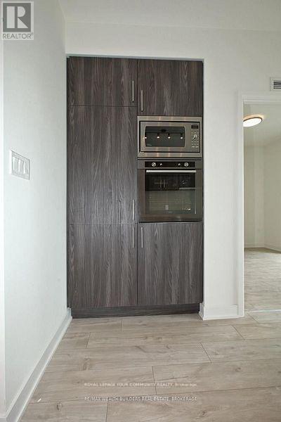 Photo du bâtiment - 576 Front St W