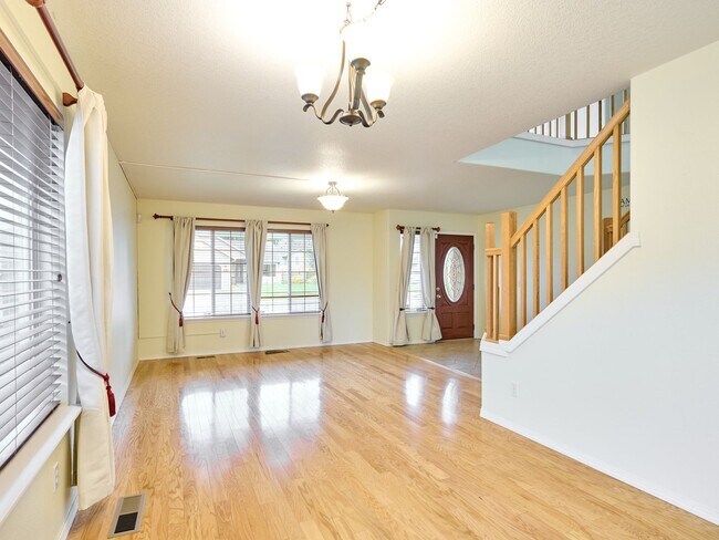 Foto del edificio - 643 Meadowbrook Ln