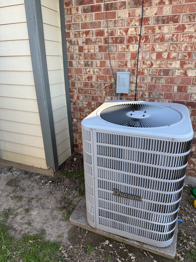 Foto del edificio - 115 Larchbrook Dr