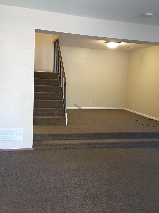 Building Photo - 3230 N Shadowbrook Dr