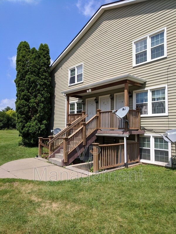 Foto del edificio - 2218 Emerald Dr